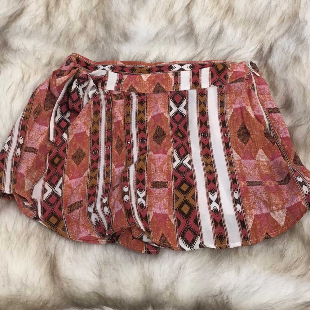 NEVER WORN SHOW ME YOUR MUMU SKORT
